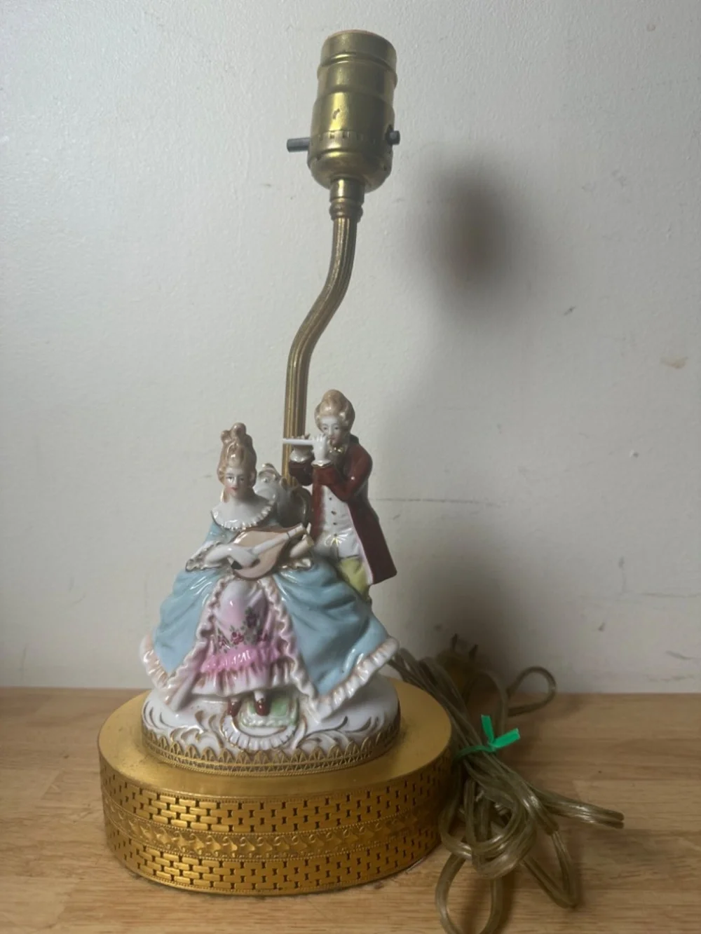VINTAGE PAIR OF PORCELAIN BOUDOIR LAMPS HAND-PAINTED 18TH CENTURY ORNATE GLIDED